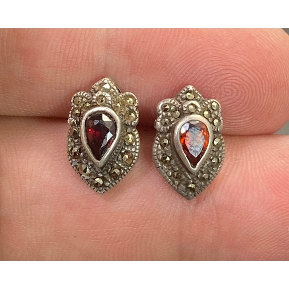 Vintage 925 Marcasite & Garnet Earrings Teardrop Cab Stud Pierced - Picture 2 of 7